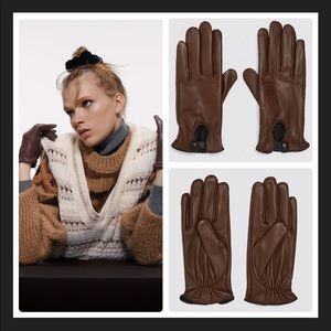 Zara Buttoned Leather Gloves